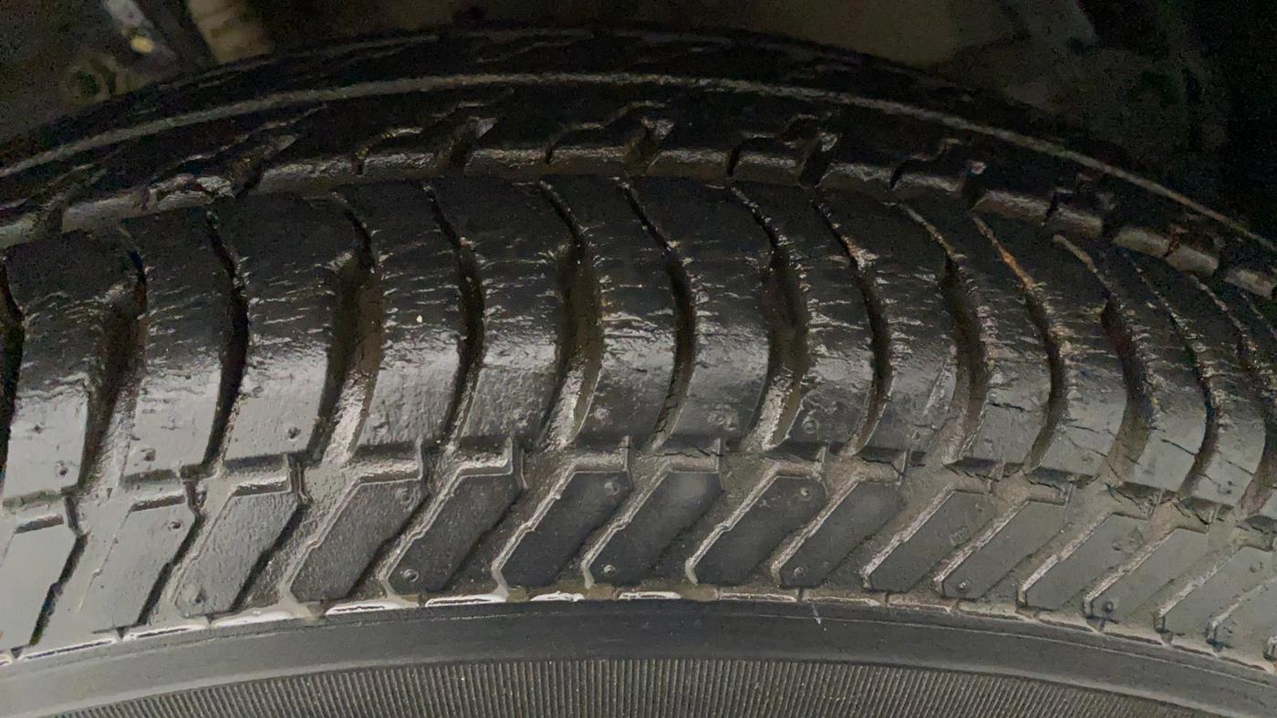 2015 Maruti Swift Dzire VXI, Petrol, Manual, 15,123 km, Left Rear Tyre Tread