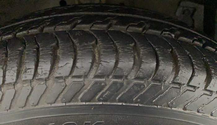 2015 Maruti Swift Dzire VXI, Petrol, Manual, 15,123 km, Left Front Tyre Tread