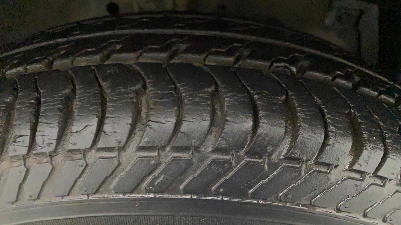 2015 Maruti Swift Dzire VXI, Petrol, Manual, 15,123 km, Right Front Tyre Tread