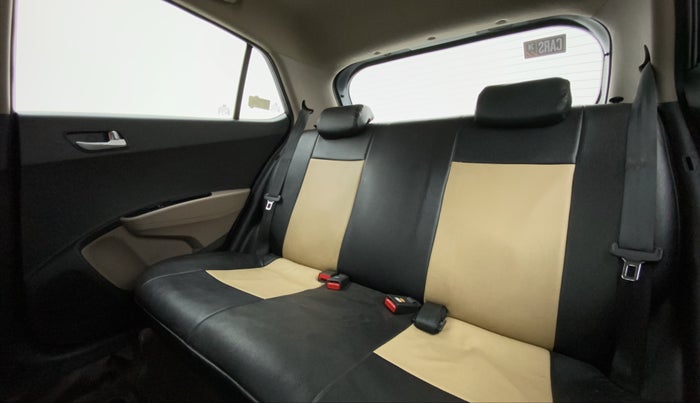 2016 Hyundai Grand i10 ASTA (O) AT 1.2 KAPPA VTVT, Petrol, Automatic, 49,483 km, Right Side Rear Door Cabin