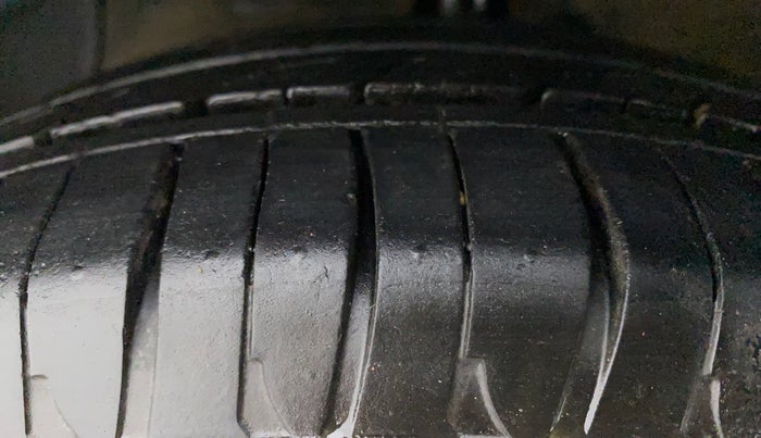 2016 Hyundai Grand i10 ASTA (O) AT 1.2 KAPPA VTVT, Petrol, Automatic, 49,483 km, Left Front Tyre Tread