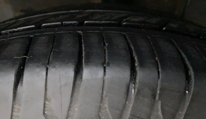 2016 Hyundai Grand i10 ASTA (O) AT 1.2 KAPPA VTVT, Petrol, Automatic, 49,483 km, Right Rear Tyre Tread