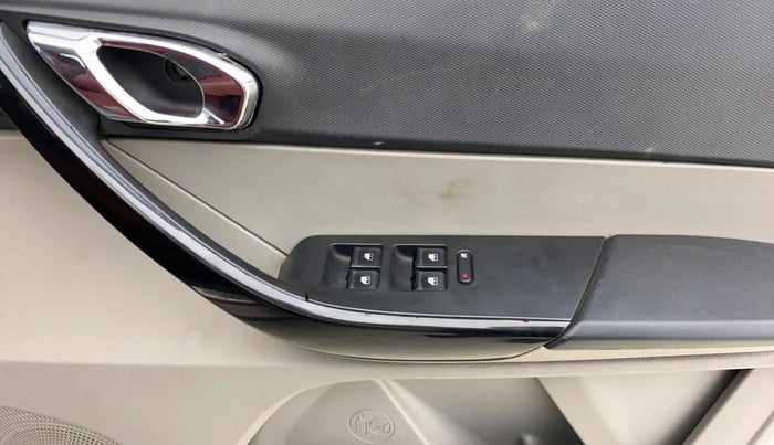 2017 Tata Tiago XZA PETROL, Petrol, Automatic, 1,15,171 km, Driver Side Door Panels Control