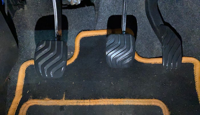 2022 Renault Kwid RXT 1.0 (O), Petrol, Manual, 54,988 km, Pedals