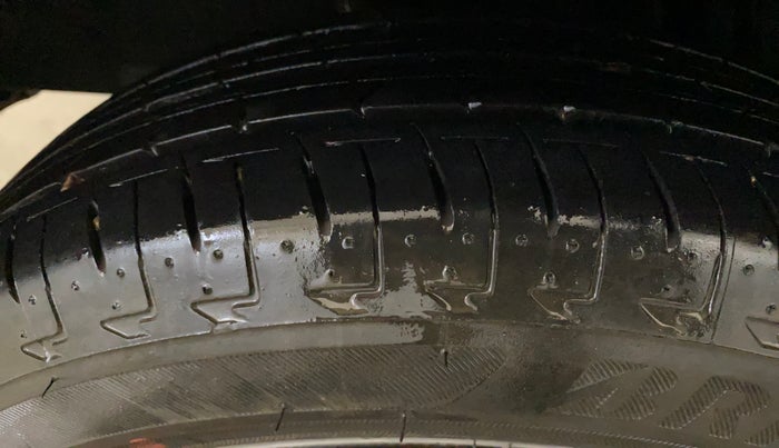 2022 Renault Kwid RXT 1.0 (O), Petrol, Manual, 54,988 km, Right Rear Tyre Tread