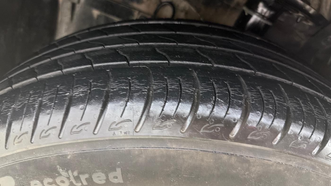 2021 Maruti Vitara Brezza LXI, Petrol, Manual, 15,825 km, Left Front Tyre Tread