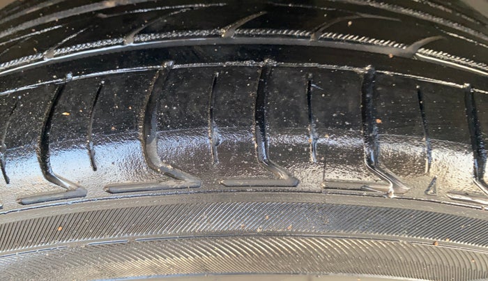 2017 Honda WR-V 1.2L I-VTEC S MT, Petrol, Manual, 1,46,319 km, Right Front Tyre Tread