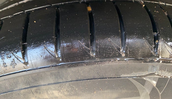 2017 Honda WR-V 1.2L I-VTEC S MT, Petrol, Manual, 1,46,319 km, Right Rear Tyre Tread