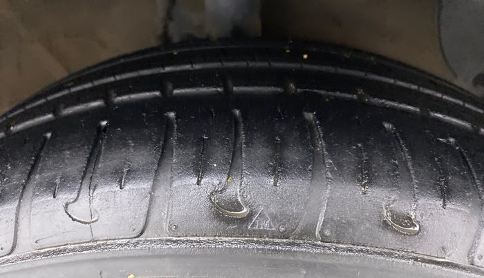 2018 Hyundai Grand i10 SPORTZ O 1.2, Petrol, Manual, 33,848 km, Right Front Tyre Tread
