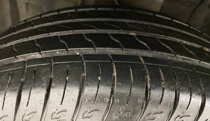 2019 Maruti Vitara Brezza ZDI+ DUAL TONE AMT, Diesel, Automatic, 11,179 km, Left Front Tyre Tread