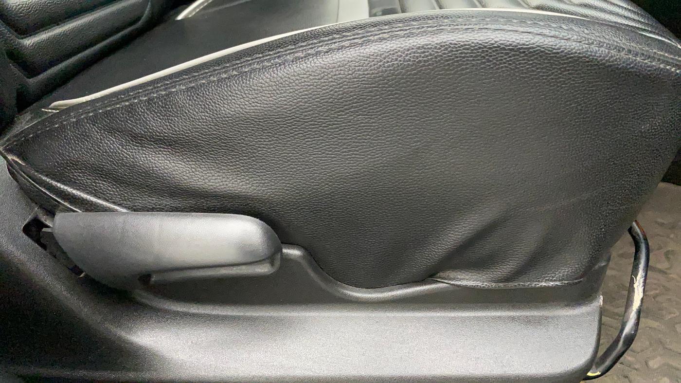 2021 Maruti Vitara Brezza VXI, Petrol, Manual, 38,967 km, Driver Side Adjustment Panel