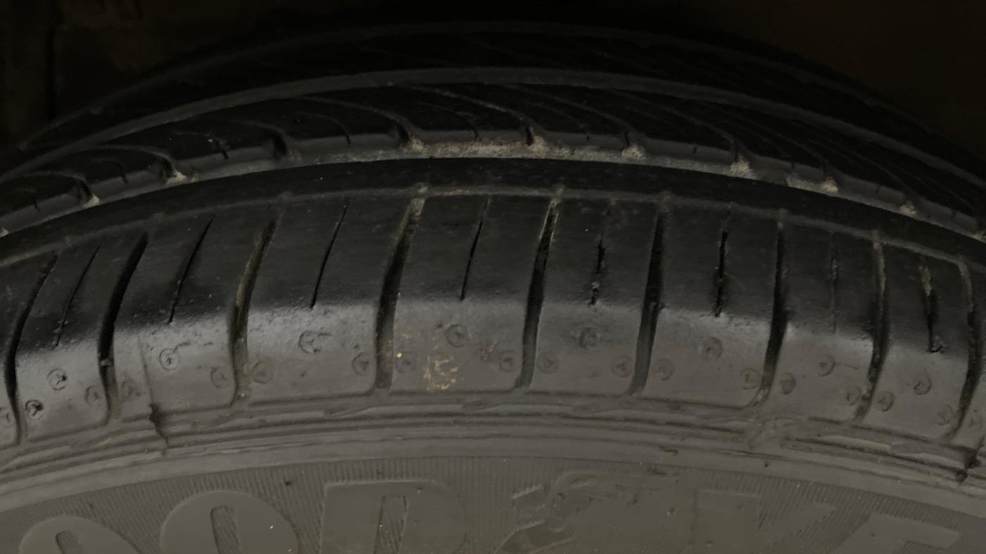 2016 Maruti Ciaz VXI+, Petrol, Manual, 65,938 km, Left Front Tyre Tread