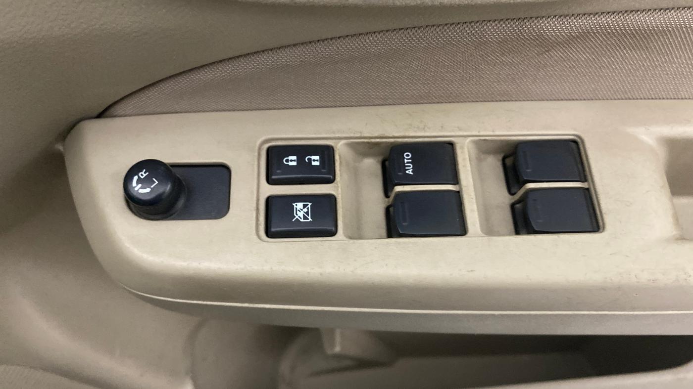 2016 Maruti Ciaz VXI+, Petrol, Manual, 65,938 km, Driver Side Door Panels Control
