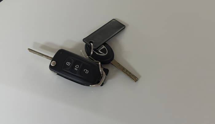 2022 Tata Tiago XZ PLUS PETROL, Petrol, Manual, 24,614 km, Key Close Up