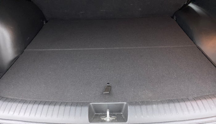 2017 Hyundai Creta SX PLUS 1.6 PETROL, Petrol, Manual, 24,489 km, Boot Inside