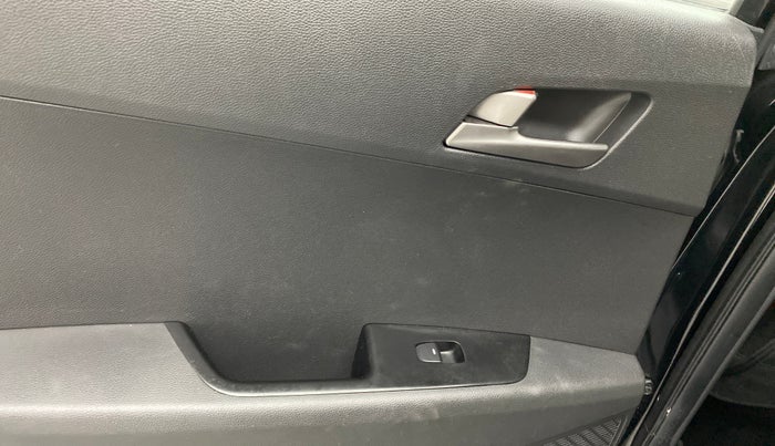 2017 Hyundai Creta SX PLUS 1.6 PETROL, Petrol, Manual, 24,489 km, Left rear window switch / handle - Switch/handle not functional