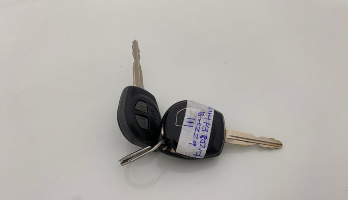 2023 Maruti BREZZA LXI S- CNG, CNG, Manual, 43,046 km, Key Close Up