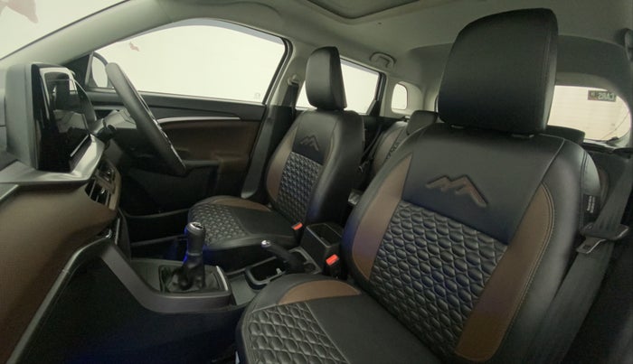 2023 Maruti BREZZA ZXI SMART HYBRID , Petrol, Manual, 10,234 km, Right Side Front Door Cabin