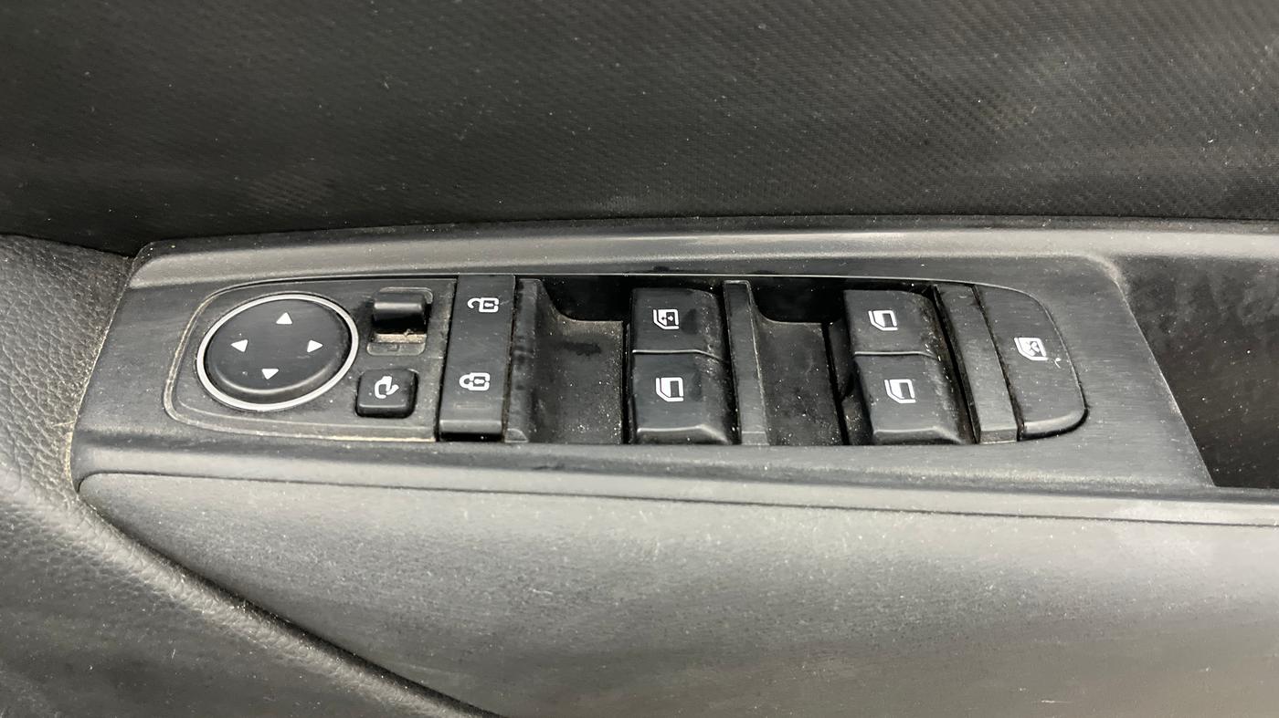 2023 KIA SONET HTK PLUS 1.0 IMT, Petrol, Manual, 96,037 km, Driver Side Door Panels Control