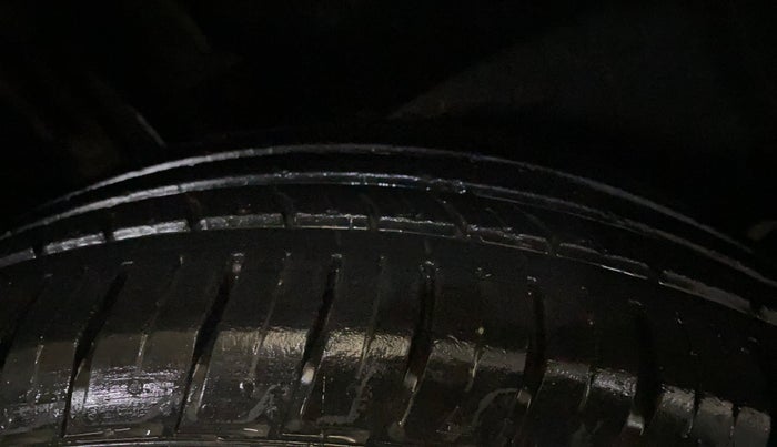 2021 Nissan Kicks XV PREMIUM TURBO 1.3, Petrol, Manual, 57,436 km, Right Rear Tyre Tread