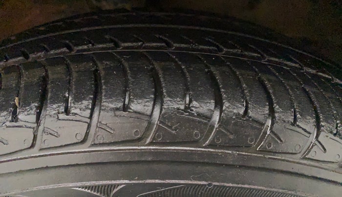 2015 Maruti Wagon R 1.0 VXI, Petrol, Manual, 87,663 km, Right Front Tyre Tread