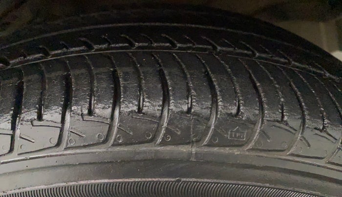 2015 Maruti Wagon R 1.0 VXI, Petrol, Manual, 87,663 km, Left Front Tyre Tread