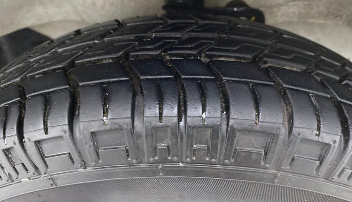 2021 Maruti Eeco 5 STR WITH A/C+HTR, Petrol, Manual, 4,098 km, Right Front Tyre Tread