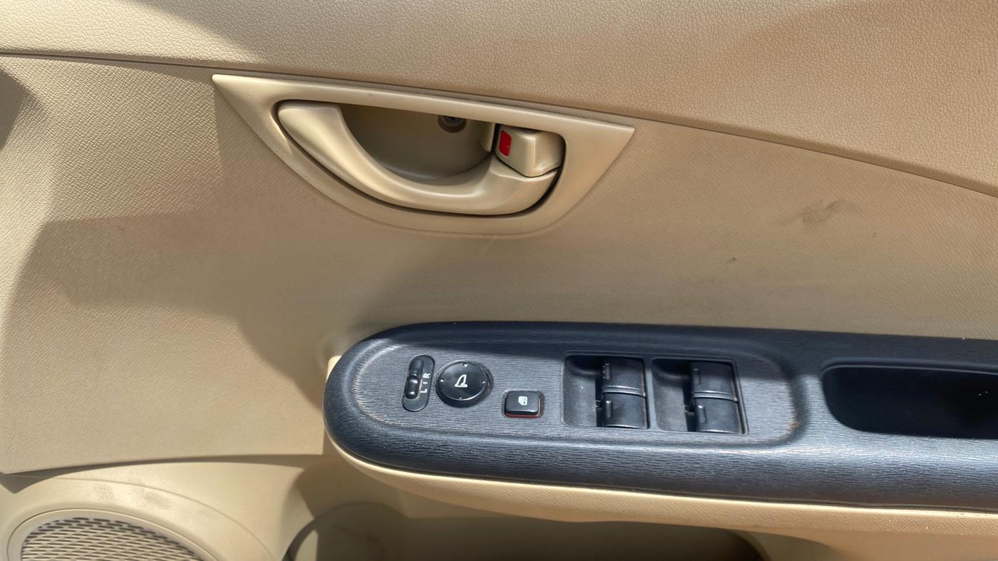 2014 Honda Amaze 1.5L I-DTEC S, Diesel, Manual, 73,191 km, Driver Side Door Panels Control