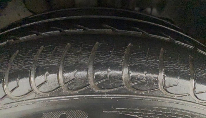 2016 Tata Tiago XZ PETROL, Petrol, Manual, 38,761 km, Right Front Tyre Tread