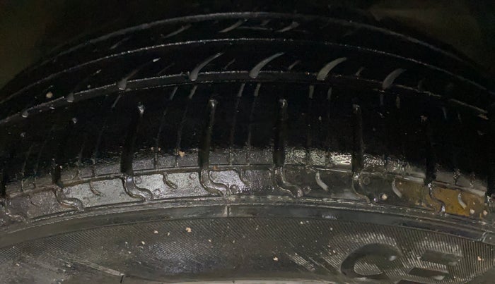 2018 Maruti Dzire ZXI, Petrol, Manual, 60,506 km, Right Front Tyre Tread