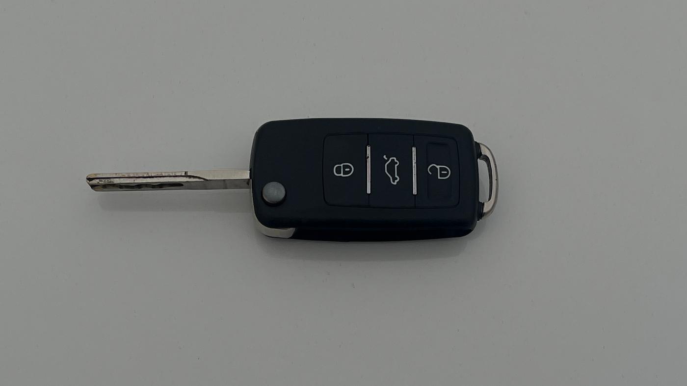 2019 Volkswagen Ameo TRENDLINE 1.5L, Diesel, Manual, 1,00,303 km, Key Close Up