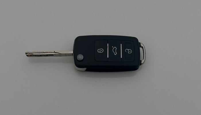 2019 Volkswagen Ameo TRENDLINE 1.5L, Diesel, Manual, 1,00,303 km, Key Close Up