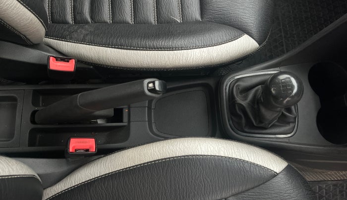 2019 Volkswagen Ameo TRENDLINE 1.5L, Diesel, Manual, 1,00,303 km, Gear Lever