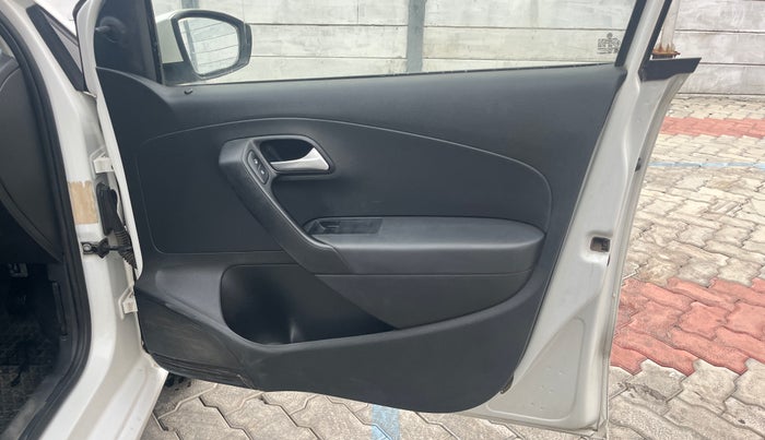 2019 Volkswagen Ameo TRENDLINE 1.5L, Diesel, Manual, 1,00,303 km, Driver Side Door Panels Control