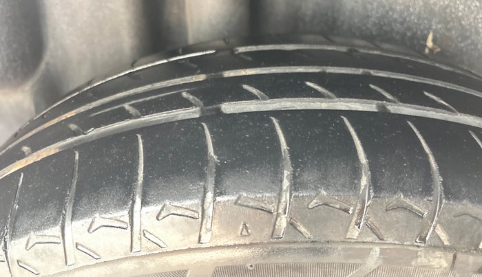 2019 Volkswagen Ameo TRENDLINE 1.5L, Diesel, Manual, 1,00,303 km, Right Rear Tyre Tread