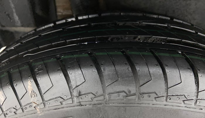 2017 Maruti Dzire VDI AMT, Diesel, Automatic, Right Rear Tyre Tread