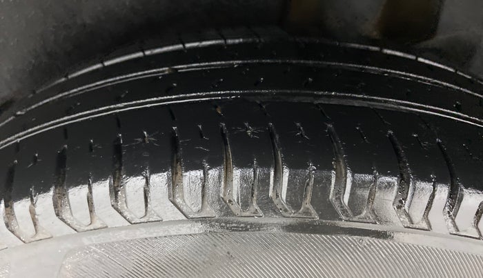 2017 Maruti Dzire VDI AMT, Diesel, Automatic, Left Rear Tyre Tread