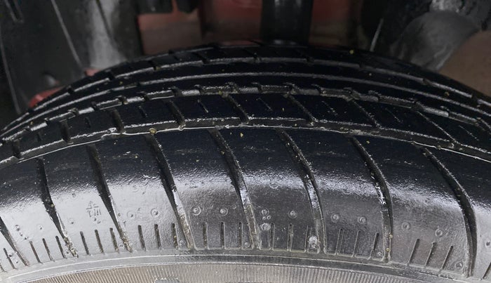 2016 Renault Kwid 1.0 RXT, Petrol, Manual, 59,544 km, Left Front Tyre Tread