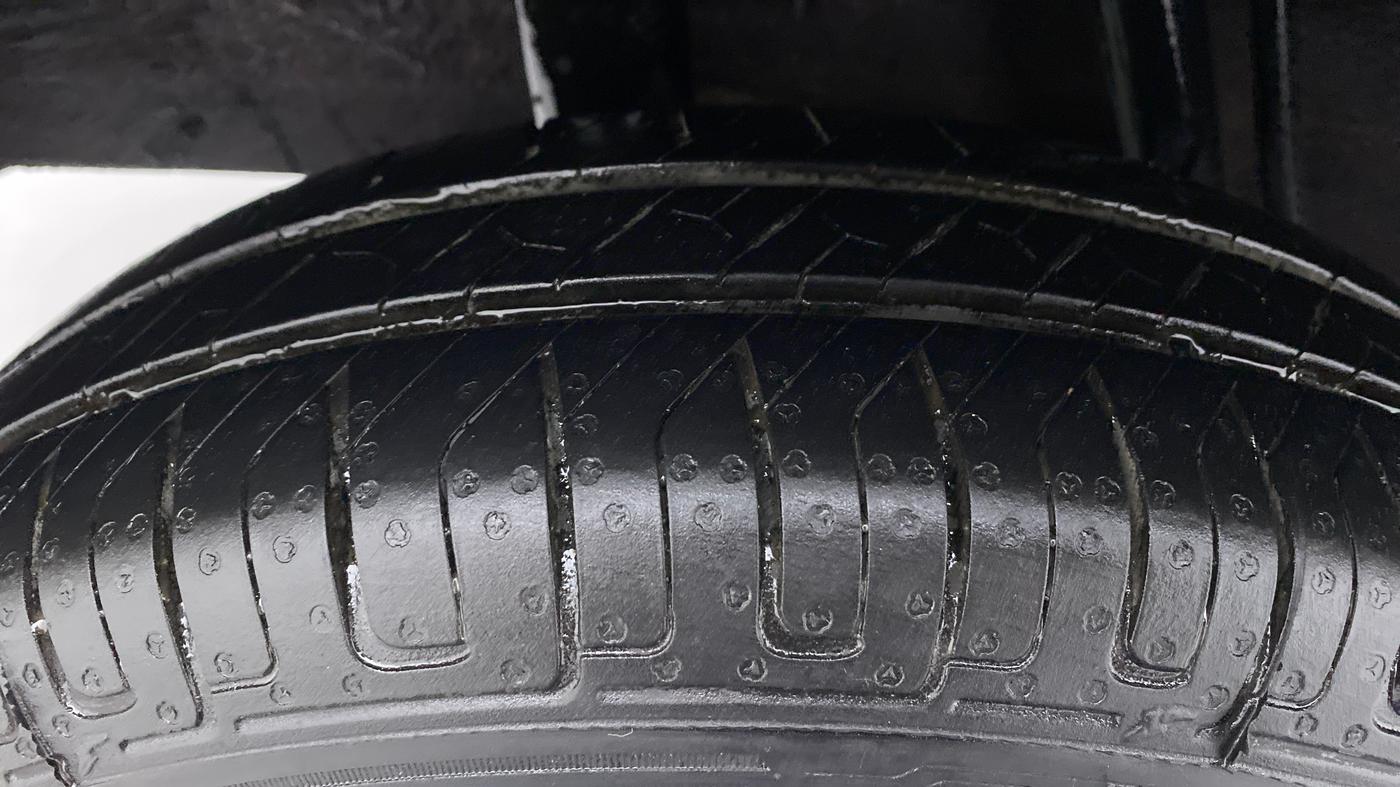 2016 Renault Kwid 1.0 RXT, Petrol, Manual, 59,544 km, Right Rear Tyre Tread
