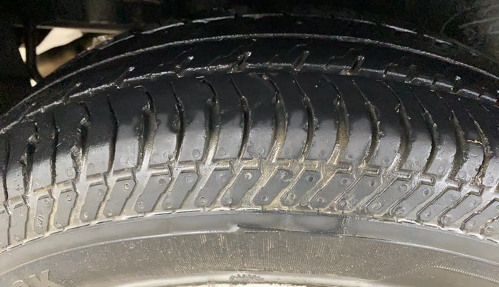 2017 Maruti Swift LXI (O), Petrol, Manual, 32,059 km, Right Rear Tyre Tread