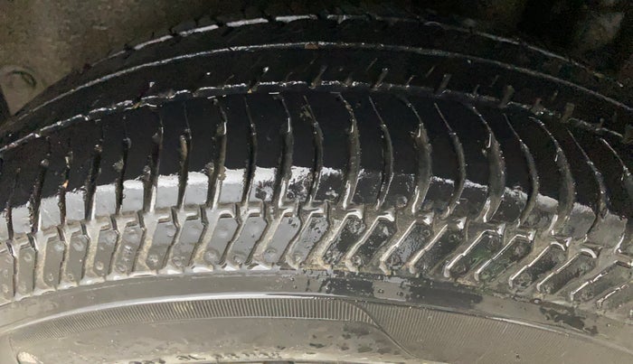 2017 Maruti Swift LXI (O), Petrol, Manual, 32,059 km, Left Rear Tyre Tread