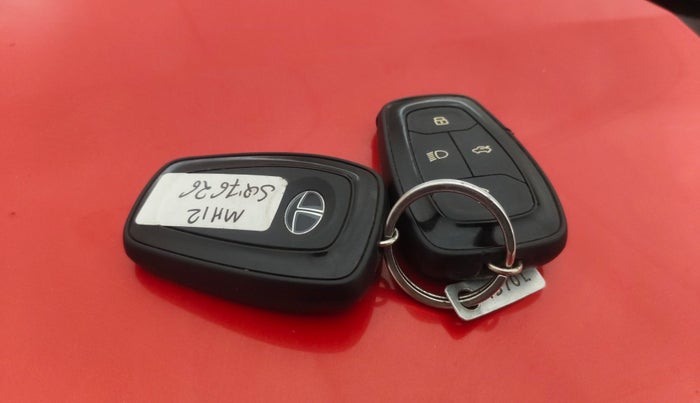 2020 Tata NEXON XZ PLUS PETROL, Petrol, Manual, 71,627 km, Key Close Up