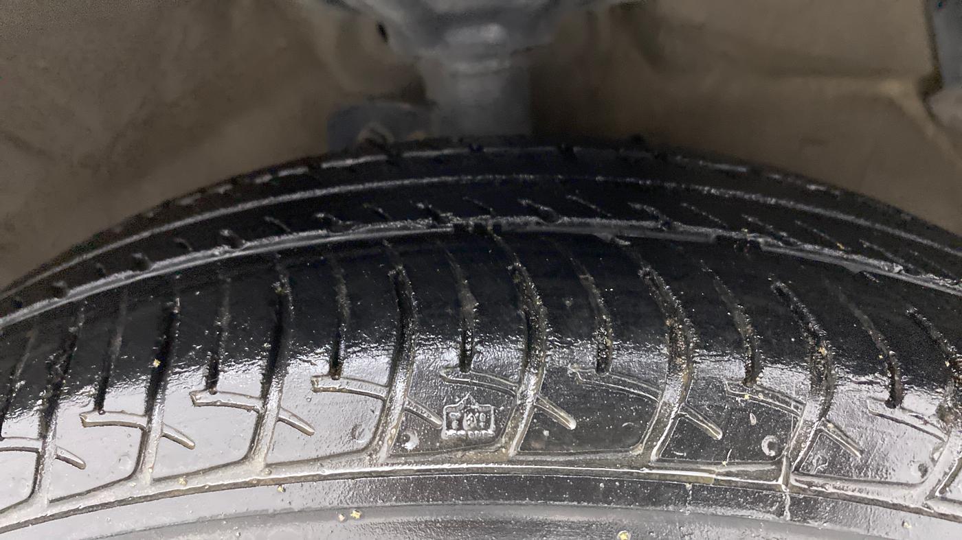 2016 Maruti Celerio ZXI, Petrol, Manual, 94,285 km, Right Front Tyre Tread
