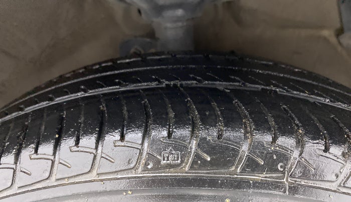2016 Maruti Celerio ZXI, Petrol, Manual, 94,285 km, Right Front Tyre Tread
