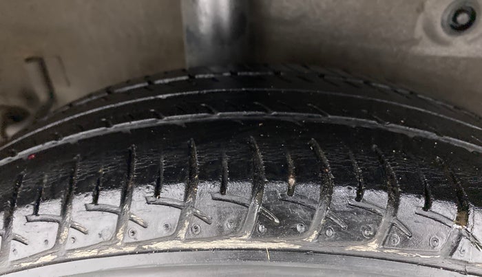 2016 Maruti Celerio ZXI, Petrol, Manual, 94,285 km, Right Rear Tyre Tread