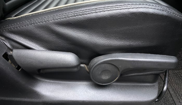 2019 Maruti Vitara Brezza ZDI, Diesel, Manual, 60,894 km, Driver Side Adjustment Panel