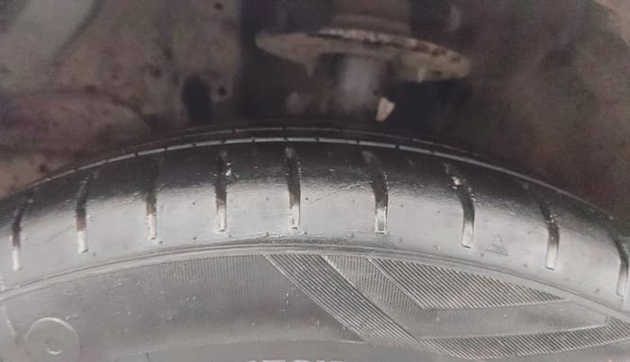 2019 Toyota Glanza V CVT, Petrol, Automatic, 99,829 km, Left Front Tyre Tread