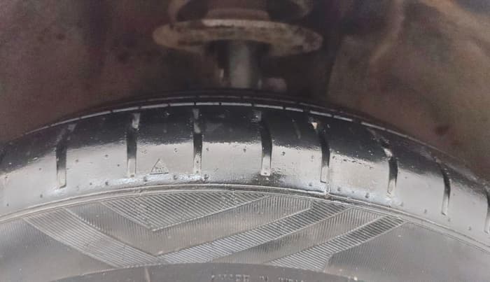 2019 Toyota Glanza V CVT, Petrol, Automatic, 99,829 km, Right Front Tyre Tread