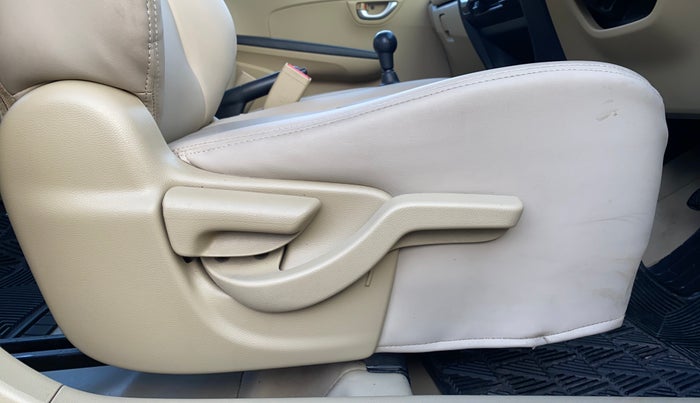 2016 Honda Amaze 1.2L I-VTEC VX, Petrol, Manual, 49,933 km, Driver Side Adjustment Panel
