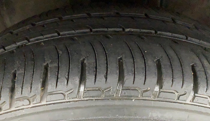 2011 Hyundai i20 ASTA 1.2, Petrol, Manual, 93,910 km, Right Front Tyre Tread